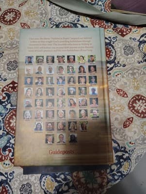 Guideposts Daily Devotions 2021 Hardcover Walking In Grace - Thumbnail 2