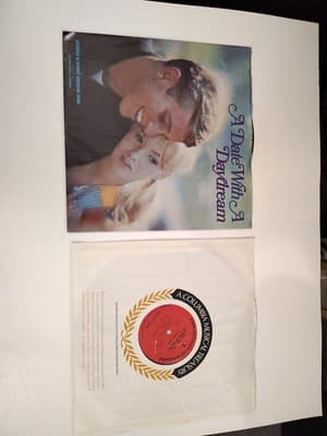 Young And Warm And Wonderful (vinyl 7-LP 1968) P7S-5114 box set + bonus LP - Thumbnail 3