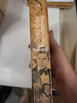Daughters of the Misty Isles by Aola Vandergriff - rare paperback book - Thumbnail 3