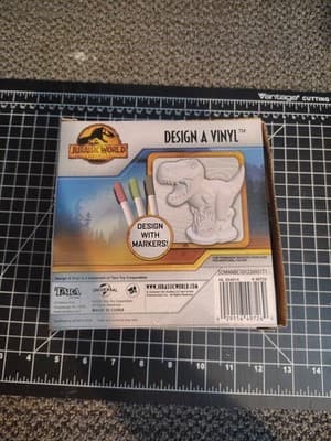 Jurassic World Dominion Design a Vinyl Paint Dinosaur Figure 2022 - Thumbnail 3