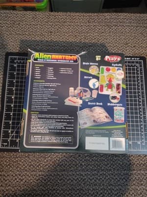 Playz Alien Anatomy Guts & Gizzards Operations Kit Stem Experiments Science NIB - Thumbnail 2