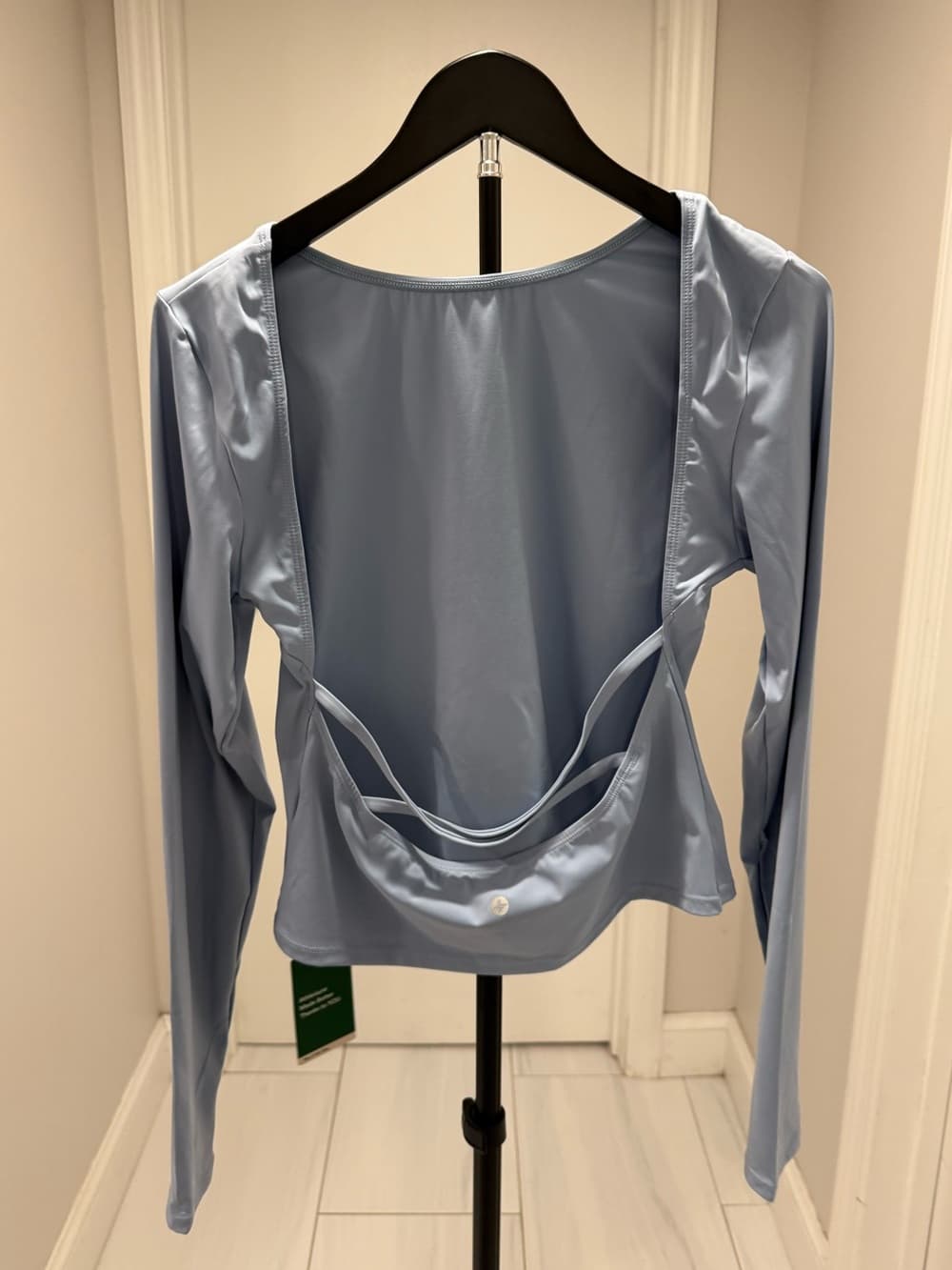Halara Long Sleeve Halter Top Work Out Top with Thumb Hole - Thumbnail 4