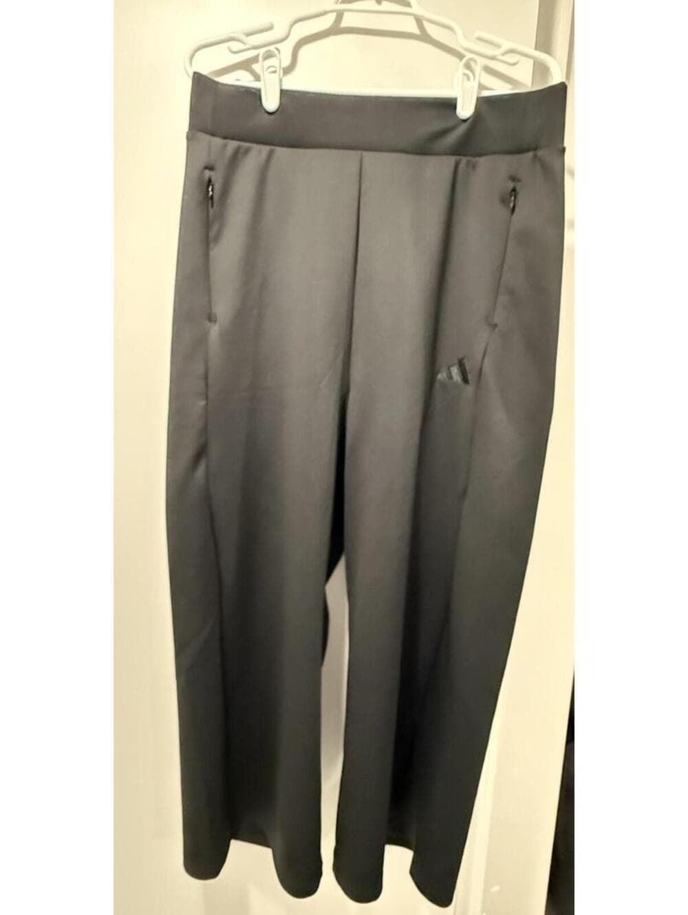 NWT Adidas Women's Active Pants With Zipped Pockets Wide Leg Black Size L - Thumbnail 3
