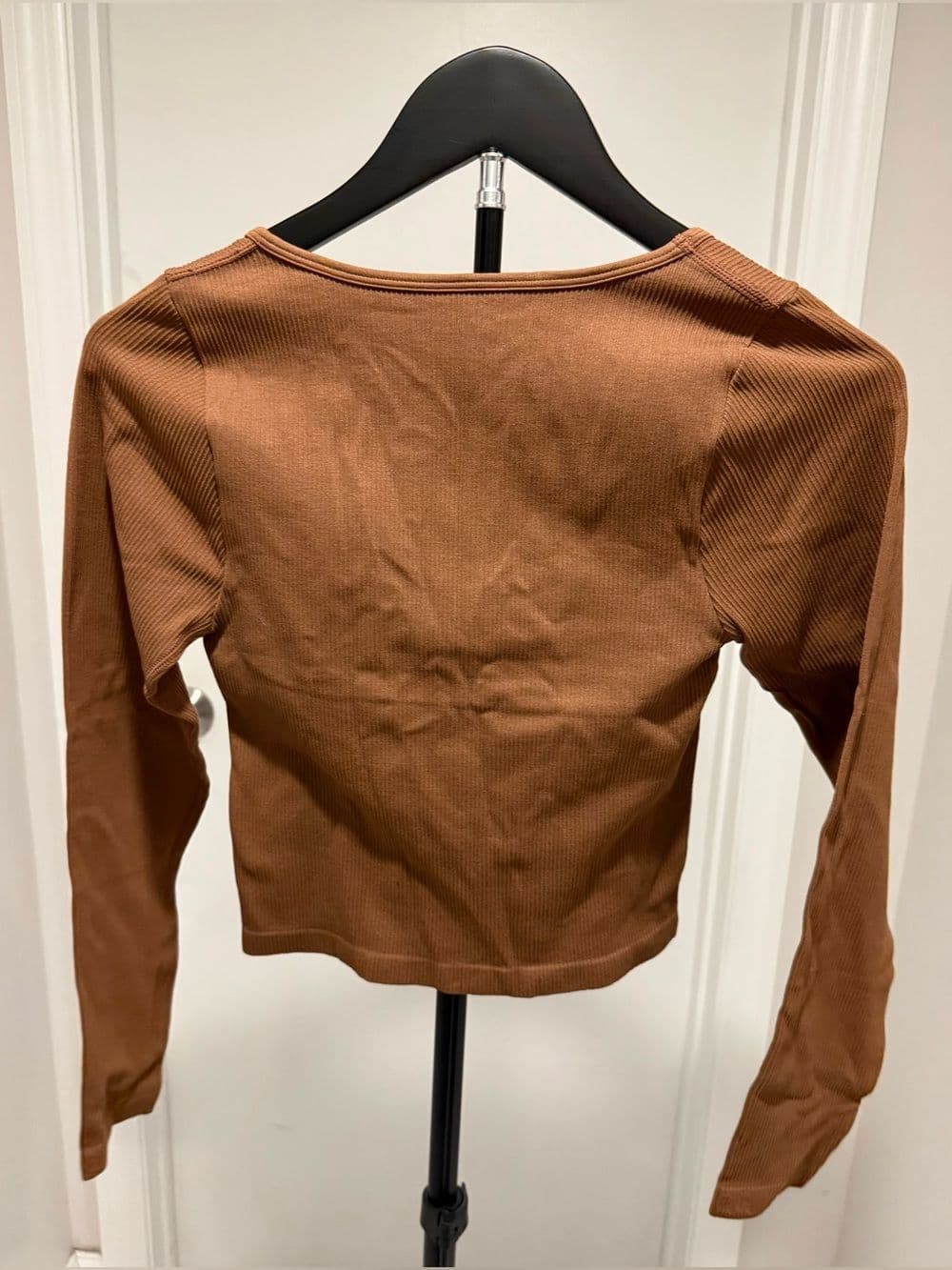 Ribbed Scoop Neck Long Sleeve Crop Top- Brown - Thumbnail 2