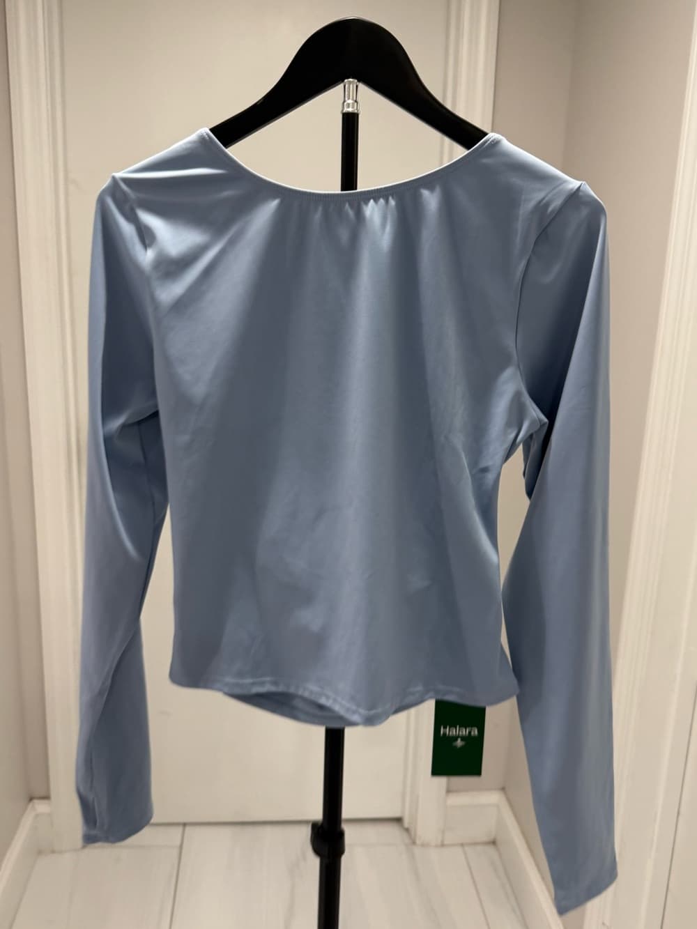 Halara Long Sleeve Halter Top Work Out Top with Thumb Hole - Thumbnail 3