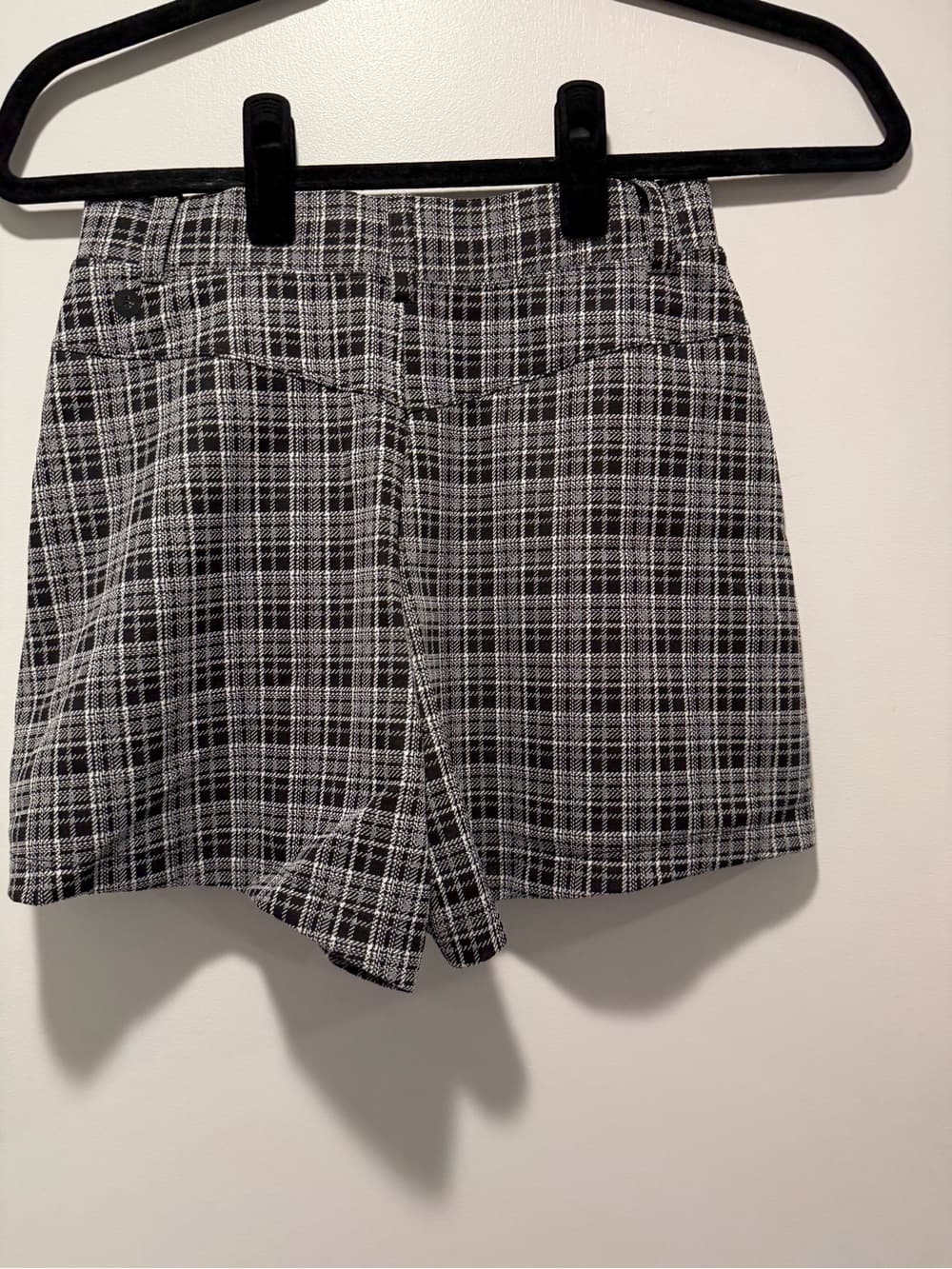 Halara High Waisted Pleated Plaid Shorts - Thumbnail 2