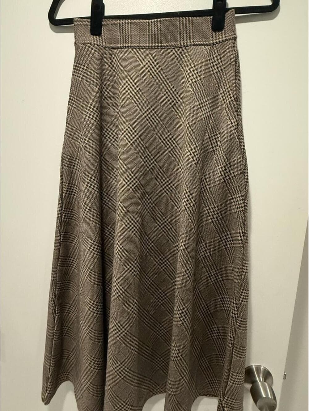 Halara High Waisted Pocket Houndstooth Plaid Flare Midi Casual Skirt - Thumbnail 3