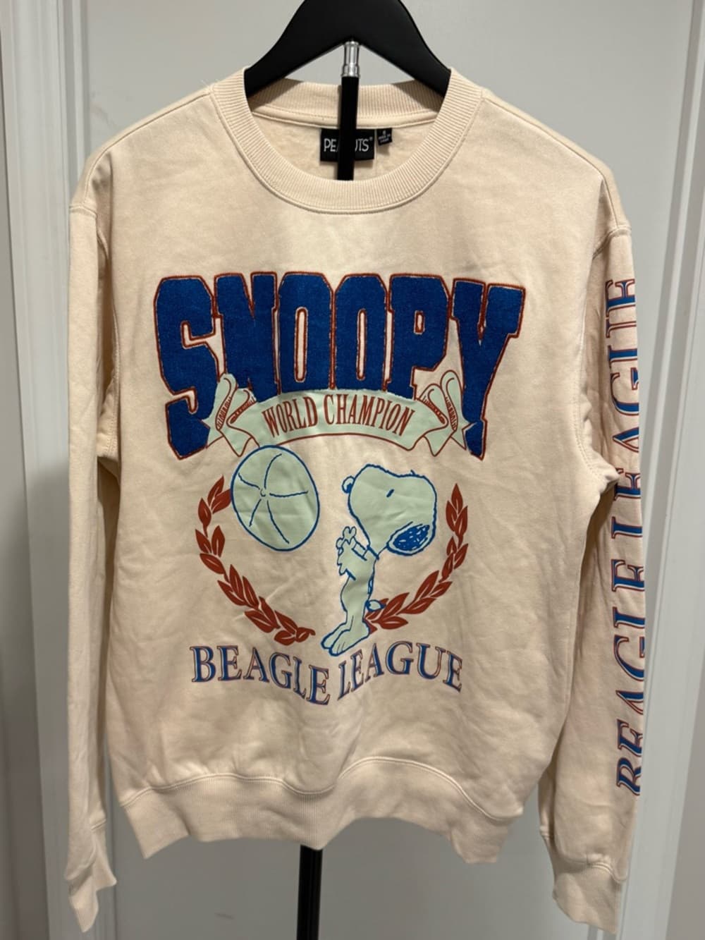 Peanuts Snoopy Beagle League Cream Sweatshirt with Blue and Red Graphics - Thumbnail 2