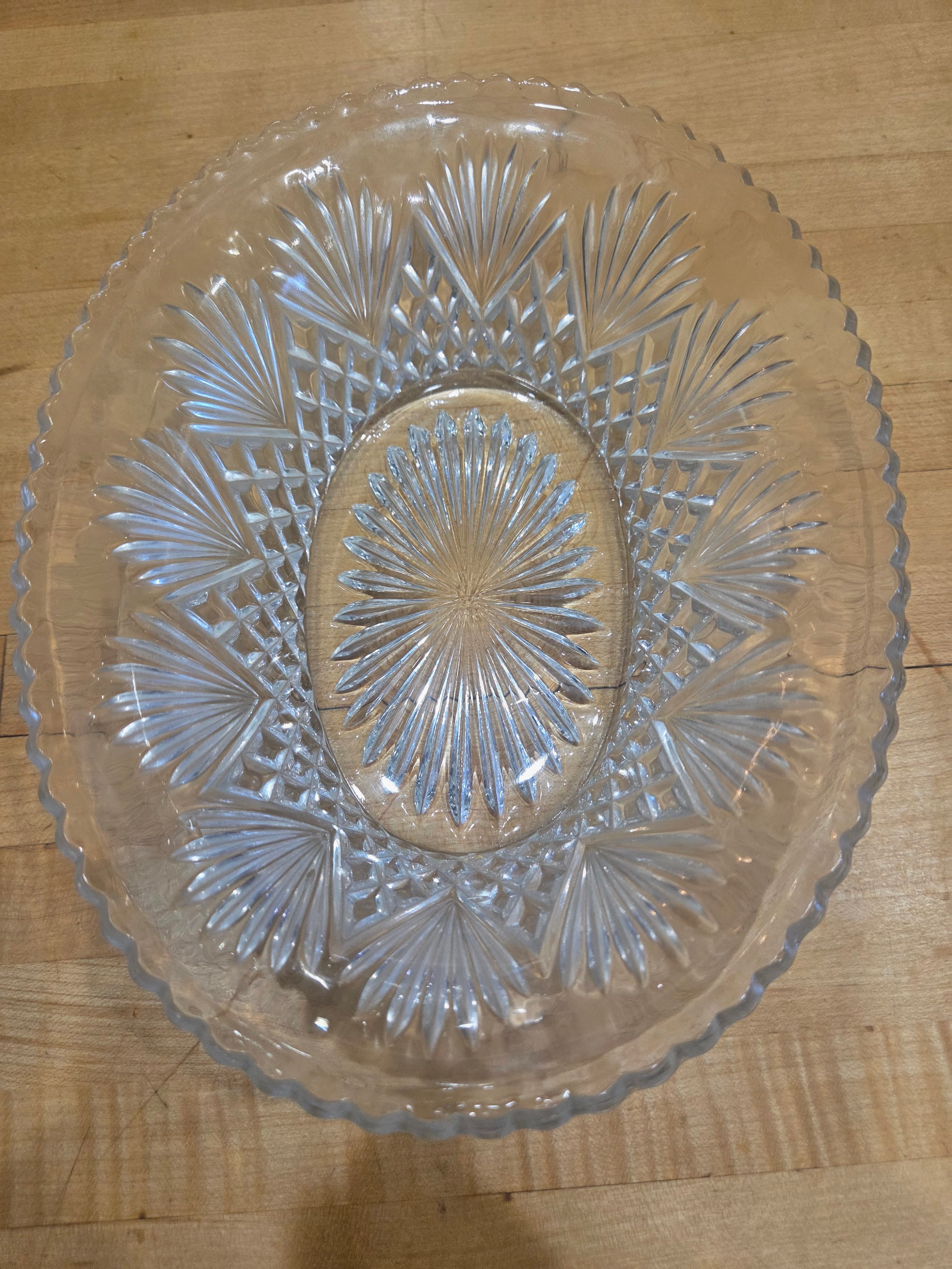 Vintage Heisey Glass Pineapple and Fan 9 Inch Oval Berry Serving Bowl - Thumbnail 3