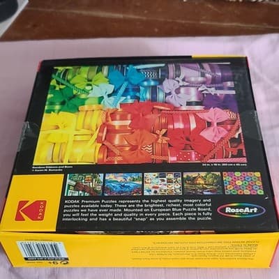 Kodak Premium 550-Piece Interlocking Jigsaw Puzzle Rainbow Ribbons & Bows - Thumbnail 3