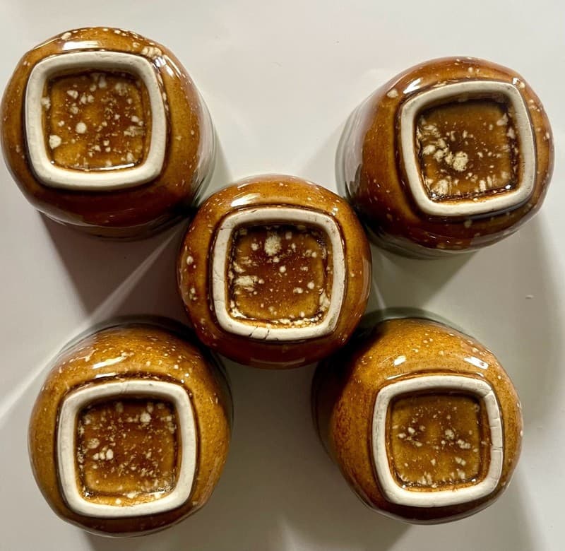 6-Piece Ceramic Sake Set with Bottle and 5 Cups - Thumbnail 4