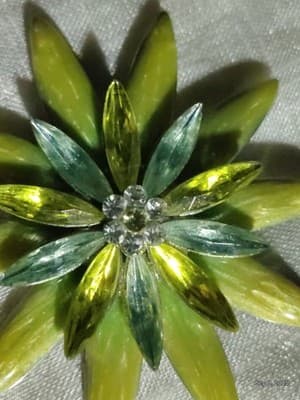 Vintage Rhinestone And Enameled Leaves Green Brooch Lovely Shade Dazzling Style - Thumbnail 6