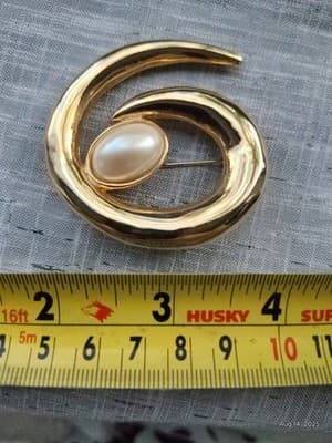 Monet Pin Brooch Gold-toned Swirl Faux Pearl Costume Jewelry Vintage Unbranded - Thumbnail 3