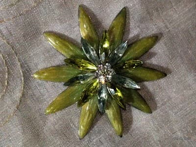 Vintage Rhinestone And Enameled Leaves Green Brooch Lovely Shade Dazzling Style - Thumbnail 2