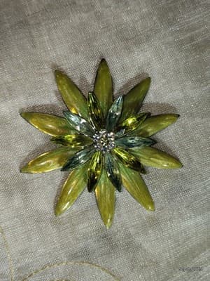 Vintage Rhinestone And Enameled Leaves Green Brooch Lovely Shade Dazzling Style - Thumbnail 3