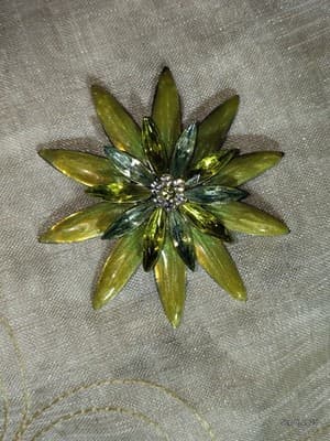 Vintage Rhinestone And Enameled Leaves Green Brooch Lovely Shade Dazzling Style - Thumbnail 4