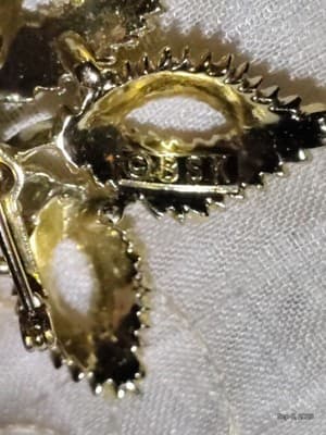 Vintage BSK Designer Leaf Small Faux Pearls Brooch - Thumbnail 8