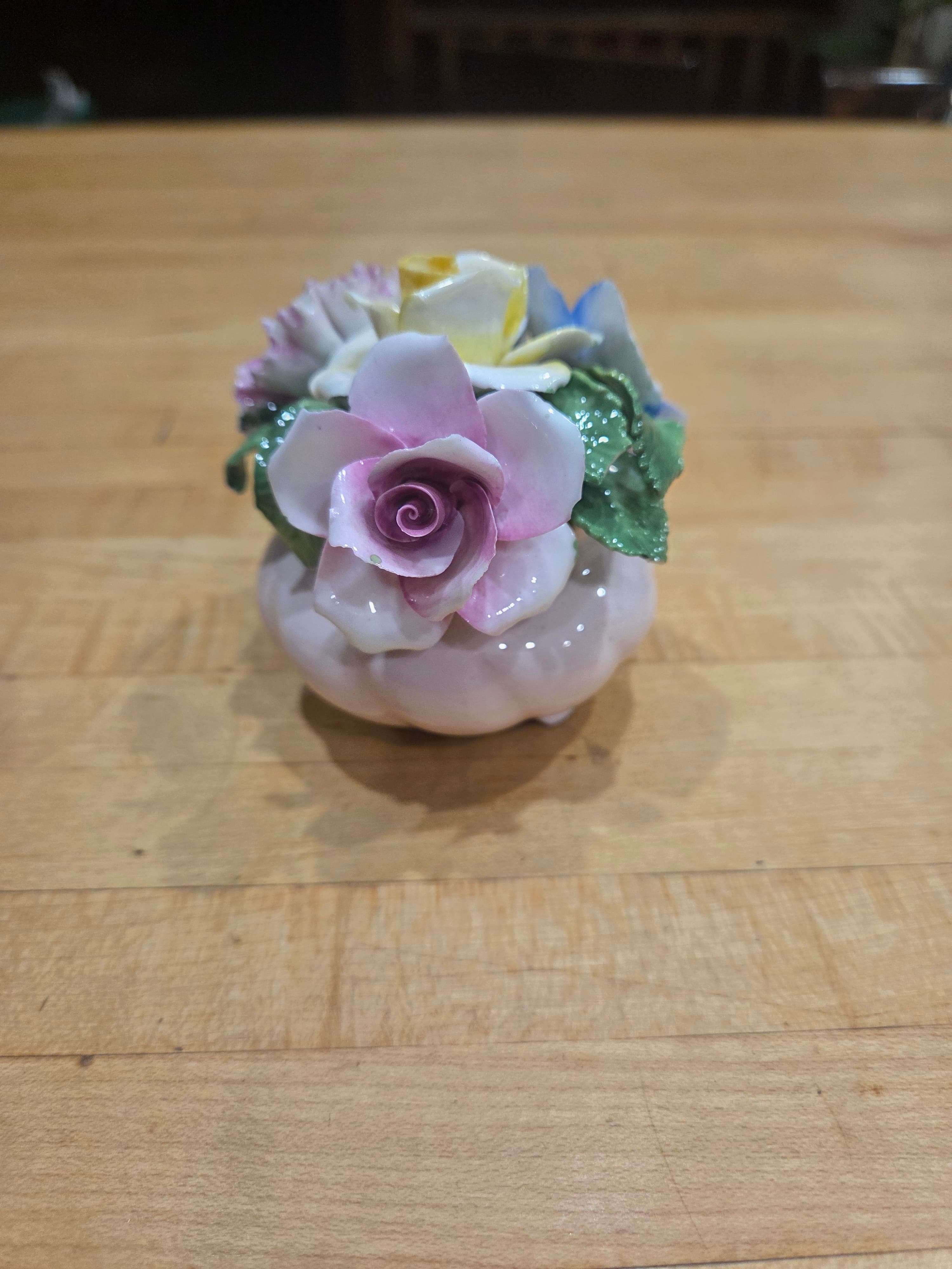 Radnor Staffordshire Bone China Miniature Floral Bouquet Figurine - Thumbnail 4