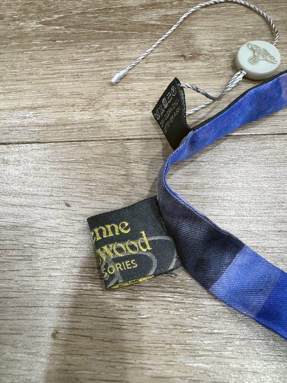 Vivienne Westwood's signature distressed Union Jack print bow tie - Thumbnail 2