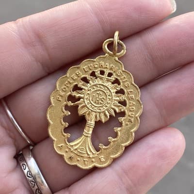 Antique Gold Peoples Eucharistic League Monstrance Sacrament Communion Medal Vtg - Thumbnail 2