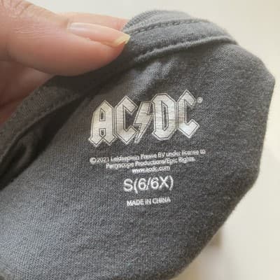AC/DC High Voltage Rock 1976 Gray Short Sleeve Band Tee T-Shirt Youth SMALL 6/6X - Thumbnail 4