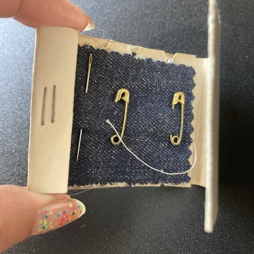 Vintage Matchbook Sewing Kit Repair Kit Sewing Notions MCM Era Bird Motif Stamp - Thumbnail 7