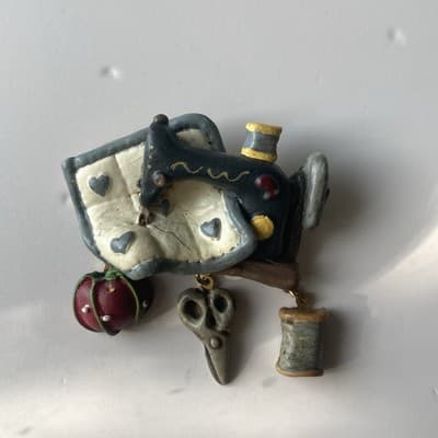 Vintage Artisan Made Resin Sewing Machine Supplies Brooch Articulated Crafters - Thumbnail 10