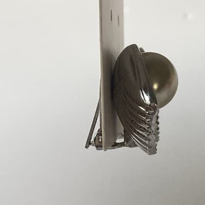 Vintage Unsigned Sarah Cov? Silvertone Clam Shell Pearl Clip On Earrings MCM - Thumbnail 2