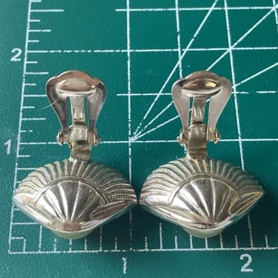 Vintage Unsigned Sarah Cov? Silvertone Clam Shell Pearl Clip On Earrings MCM - Thumbnail 4
