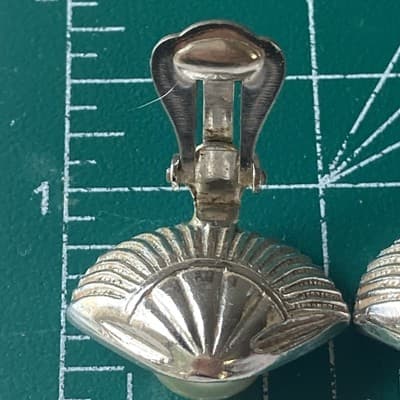 Vintage Unsigned Sarah Cov? Silvertone Clam Shell Pearl Clip On Earrings MCM - Thumbnail 6