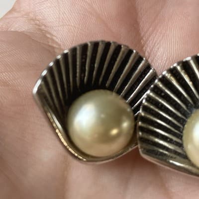 Vintage Unsigned Sarah Cov? Silvertone Clam Shell Pearl Clip On Earrings MCM - Thumbnail 7