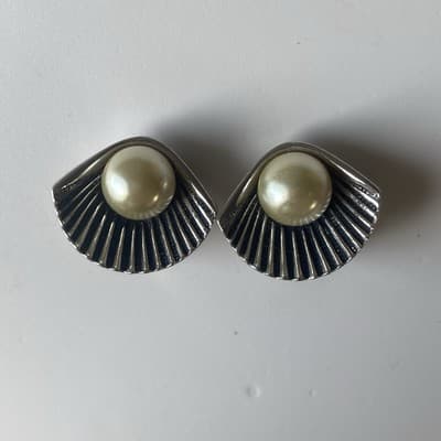 Vintage Unsigned Sarah Cov? Silvertone Clam Shell Pearl Clip On Earrings MCM - Thumbnail 9