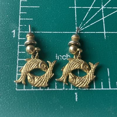 Vintage Goldtone Koi Fish Round Carp Delicate Dangle Drop Earrings Rare HTF - Thumbnail 2