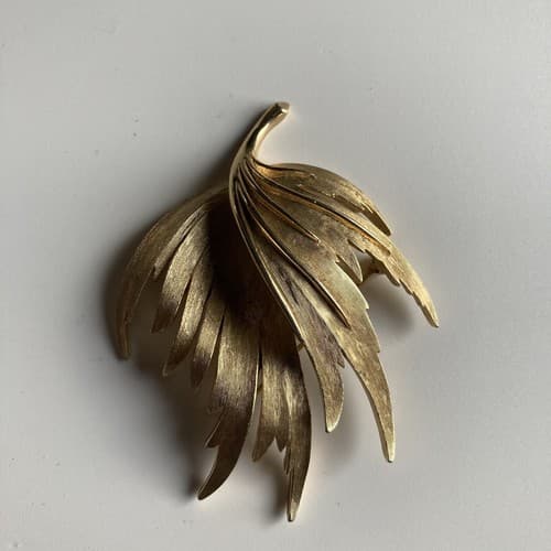 VINTAGE CROWN TRIFARI GOLD TONE LEAF BROOCH PIN CROWN MARK SIGNED EUC VTG - Thumbnail 7
