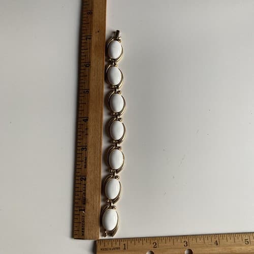 Vintage Crown Trifari White & gold tone bracelet Signed Costume Jewelry MCM Era - Thumbnail 3