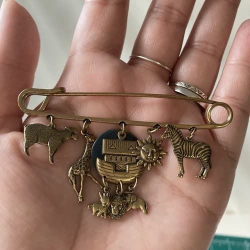 Vtg NOAHS ARK Articulated Dangling Safety Pin Brooch Bronze Colored Christanity - Thumbnail 3