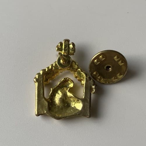 Vintage Baby Jesus Nativity with Mary Gold Tone Lapel Pin Christmas Christianity - Thumbnail 5