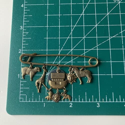 Vtg NOAHS ARK Articulated Dangling Safety Pin Brooch Bronze Colored Christanity - Thumbnail 2