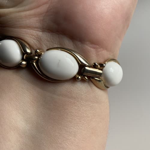 Vintage Crown Trifari White & gold tone bracelet Signed Costume Jewelry MCM Era - Thumbnail 7