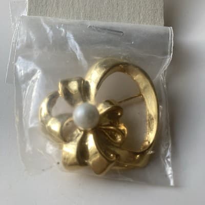 Vintage Gold Tone Bow Pearl Brooch and Earrings Set By BOUTIQUE Deadstock Lolita - Thumbnail 10