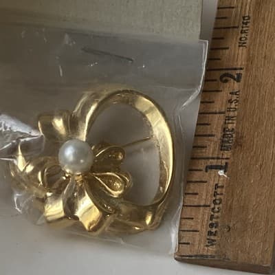Vintage Gold Tone Bow Pearl Brooch and Earrings Set By BOUTIQUE Deadstock Lolita - Thumbnail 2