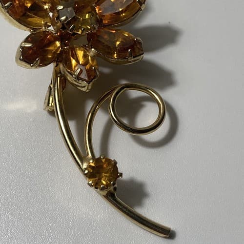 Vintage Unmarked Juliana? Prong Set Amber color Rhinestone Flower Brooch Pin - Thumbnail 9