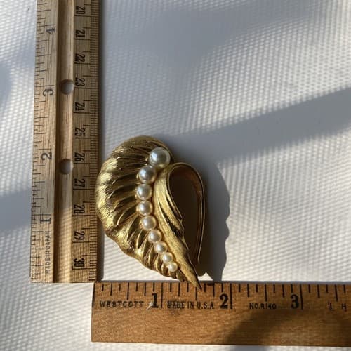 Vintage Anne Klein Estate Brooch Leaf Tone Faux Pearls Vtg Jewelry 80s Luxe - Thumbnail 2