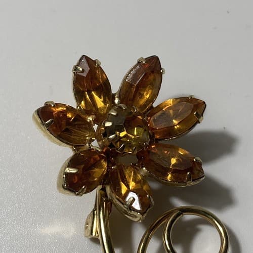 Vintage Unmarked Juliana? Prong Set Amber color Rhinestone Flower Brooch Pin - Thumbnail 8