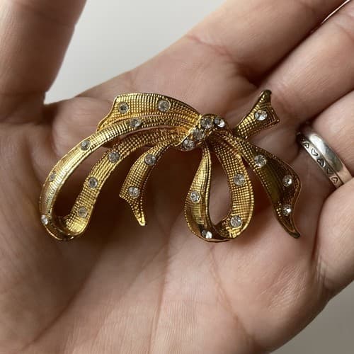 Vintage Estate Ribbon Brooch Rhinestones Lolita Kawaii Vtg Jewelry 80s Gold Tone - Thumbnail 3