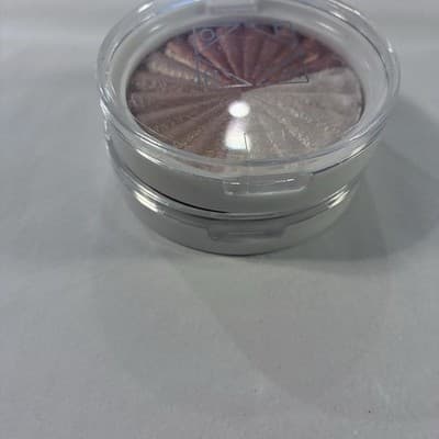 OFRA Everglow Highlighter + Madison Miller ‘Ollie Need Is Love” Blush Peachy set - Thumbnail 9