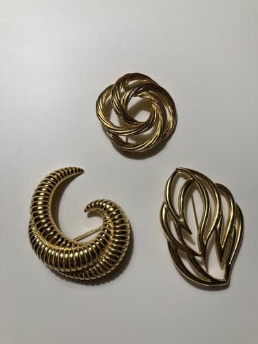 Vintage Gold Tone Monet Brooch Pin Lot Of 3 Vtg Signed Estate Leaf Jewelry MCM