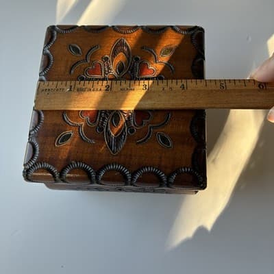 VTG? Polish Wood Trinket Box Florals Handcrafted Pyrography Boho Footed Folk Art - Thumbnail 4