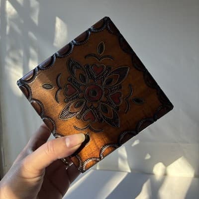 VTG? Polish Wood Trinket Box Florals Handcrafted Pyrography Boho Footed Folk Art - Thumbnail 2