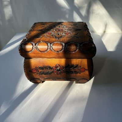 VTG? Polish Wood Trinket Box Florals Handcrafted Pyrography Boho Footed Folk Art - Thumbnail 12